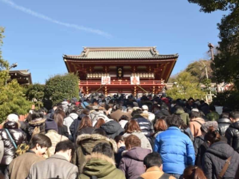 鶴岡八幡宮の本宮への石段(2016年1月2日11:00頃撮影)