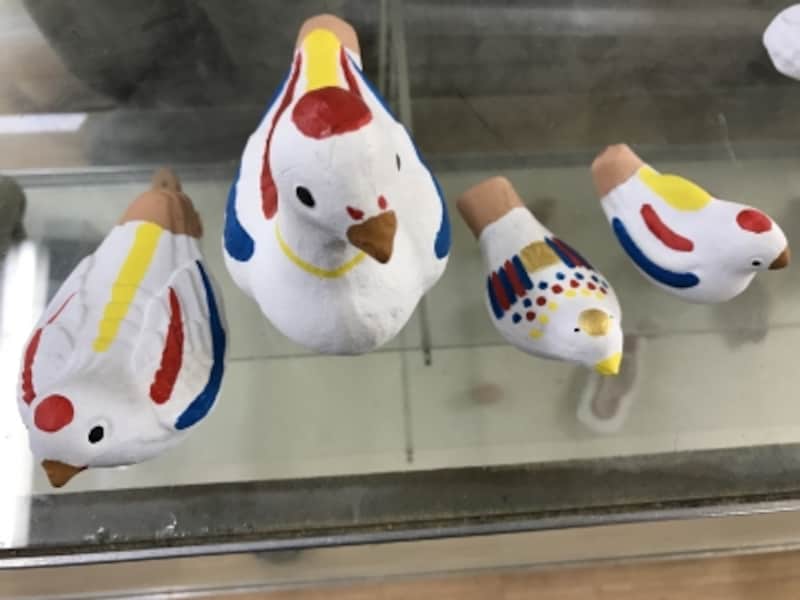 左から、水鳥、鳩、ヒバリ、スズメ。シンプルな色使いで、愛嬌のある顔立ちです。