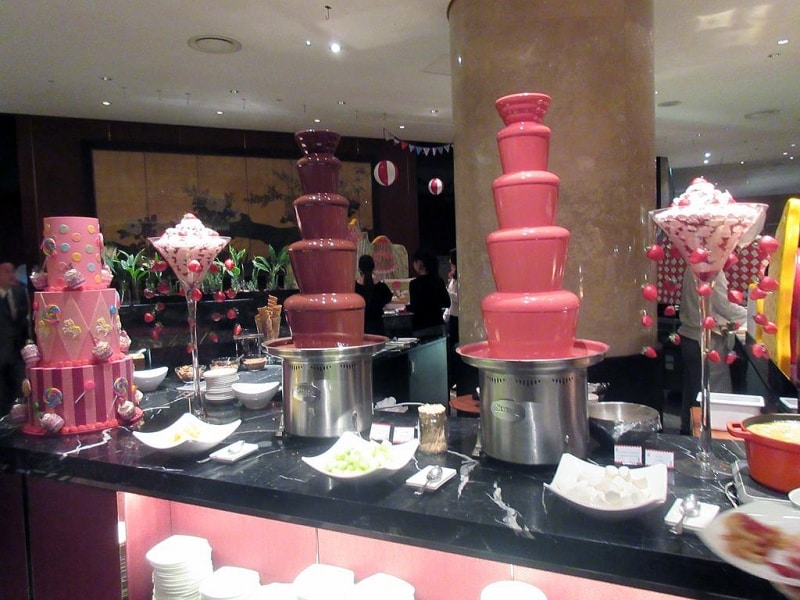 アイランド型のブッフェ台