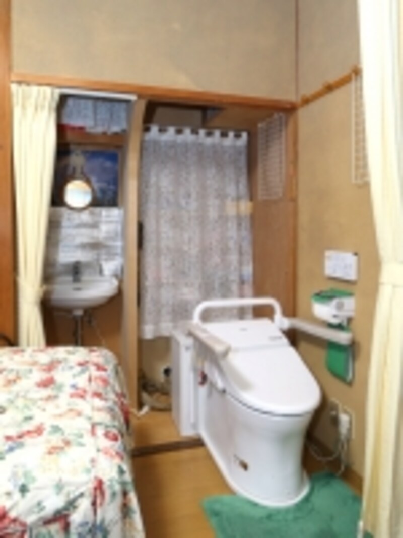 手術をきっかけにバリアフリーに改装したものの、「通常のトイレへ行くのはやはり大変だった」とSさん。今ではこの近さにトイレがあるので、夜中でも安心して利用できるそうです