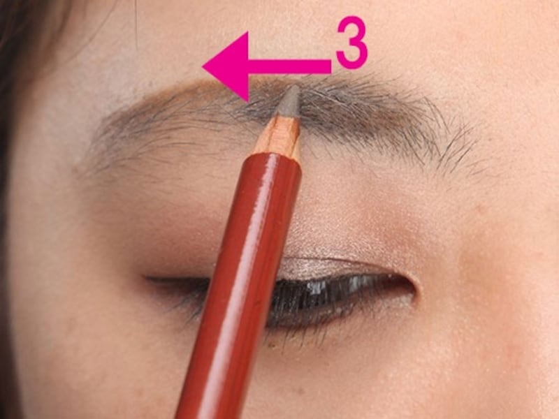 眉中もしっかり整えて