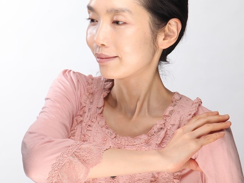 脇からマッサージをスタート