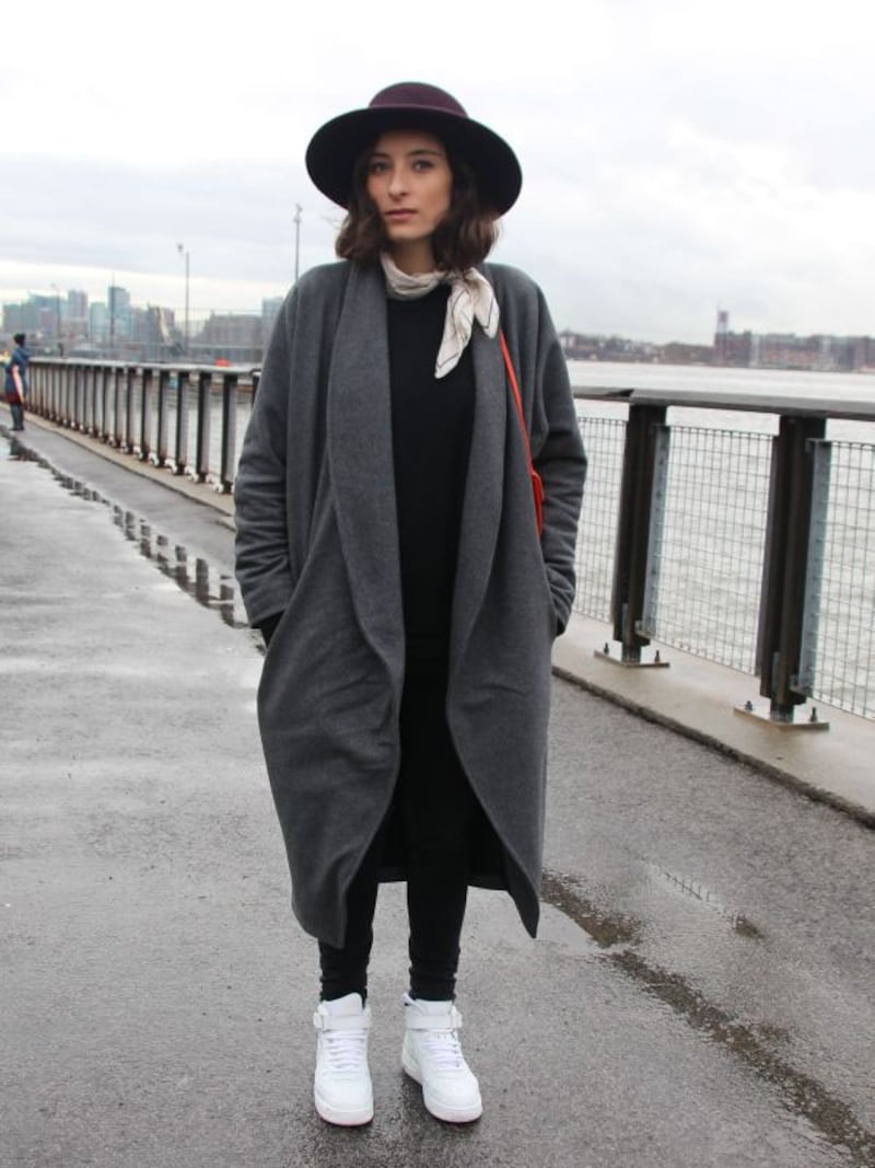 帽子やスカーフなどの小物を加えてundefined