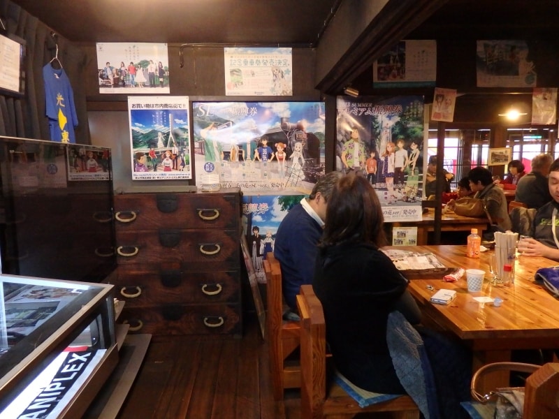 「あの花」グッズが溢れるほっとすぽっと秩父館の休憩室