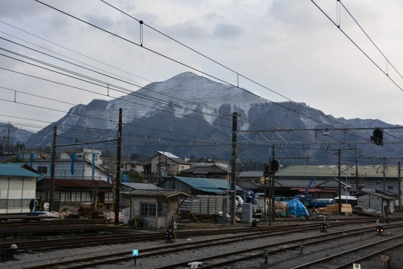 秩父鉄道の秩父駅の南方に聳える武甲山