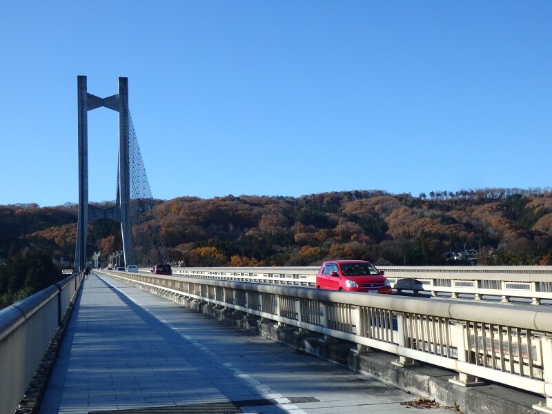 荒川に架かる秩父ハープ橋
