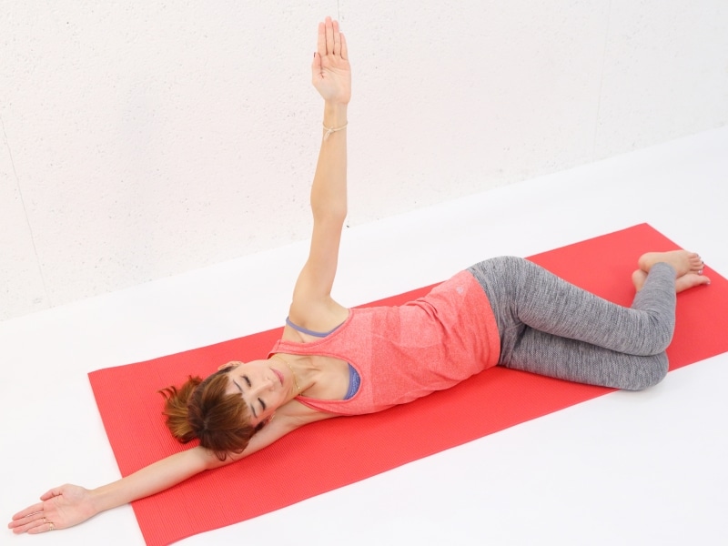 動作2undefined腕は胸から伸ばすイメージで体を大きく使いましょう。