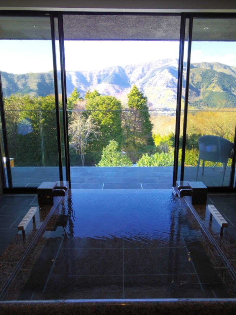 ヒルサイドスイートの半露天風呂