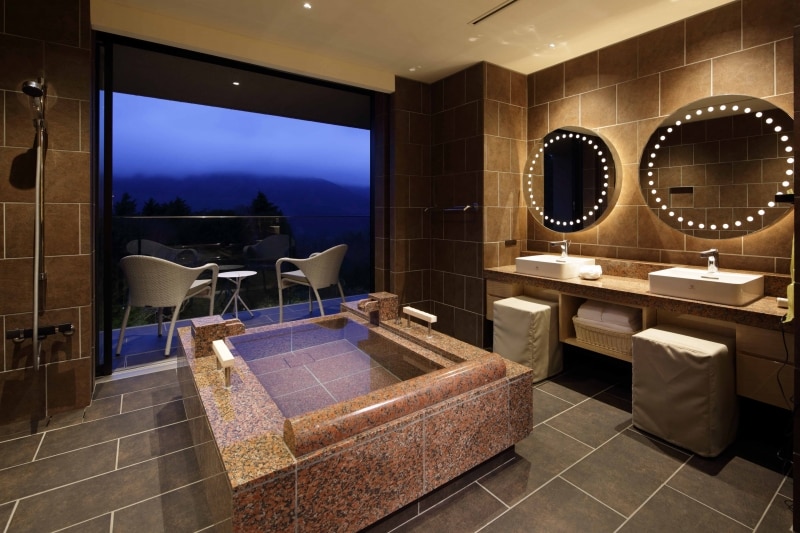 3階undefinedヒルサイドスーペリアツインの客室半露天風呂