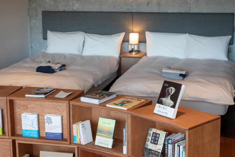 客室の本棚