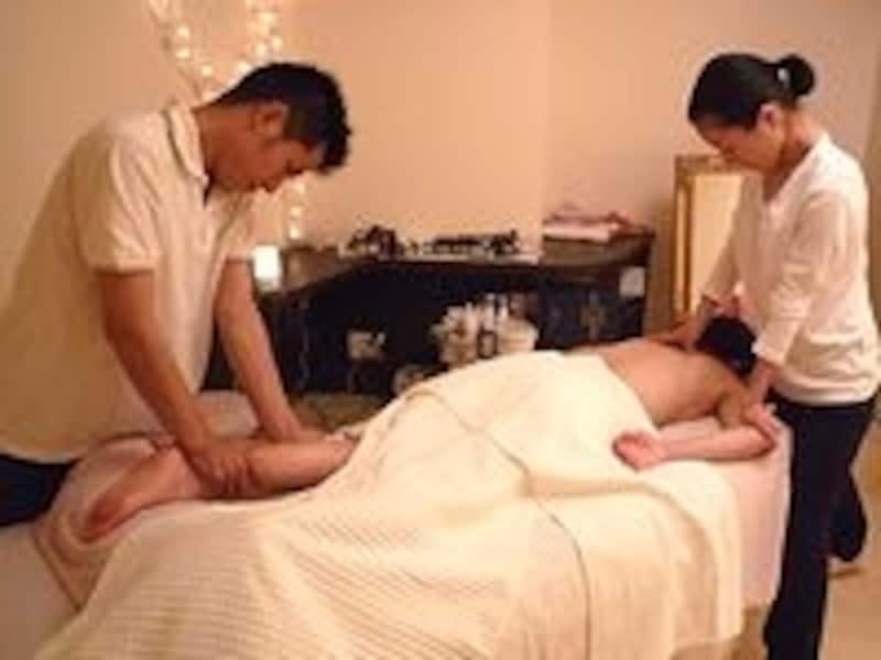 姉と弟で交互に上半身と下半身をほぐす様はまるでマッサージの輪唱のよう