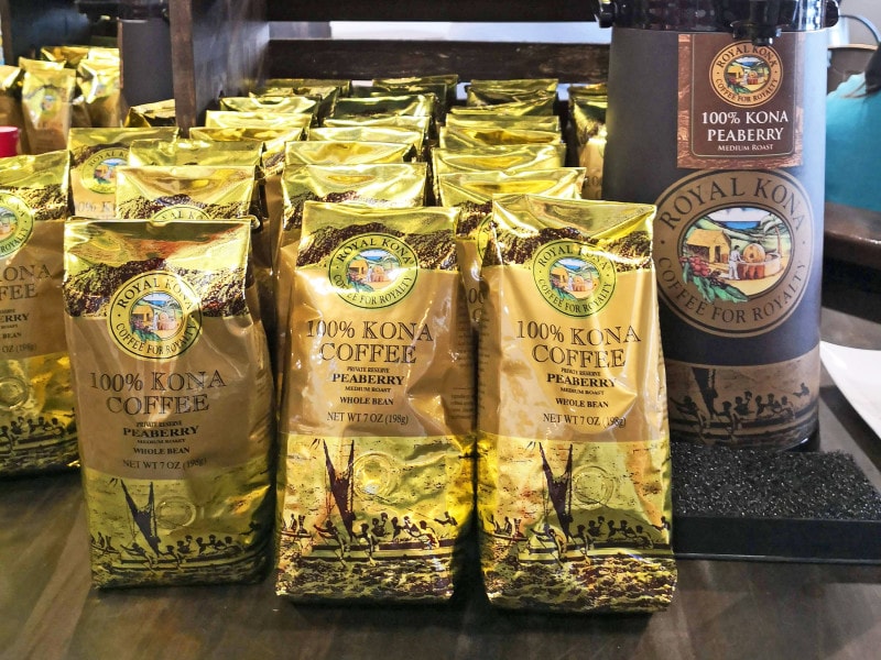 ライオン・コーヒー系「ロイヤル・コナ・コーヒー」ブランドのピーベリー。198グラム入り34ドルほどでリーズナブル。工場併設のショップにて