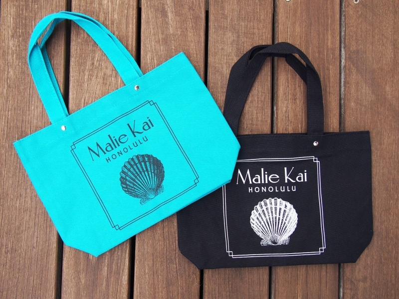 マリエカイのレギュラーサイズバッグ。横31センチ×縦21センチでマチ付きだからコンパクトなのに収納力がある