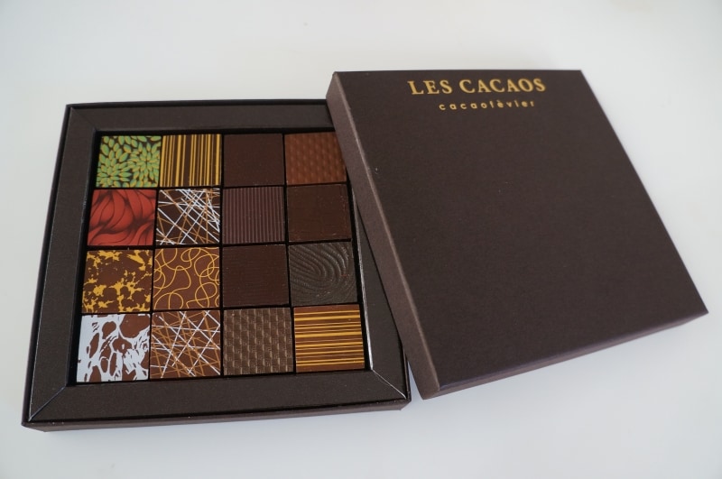 ボンボン ショコラundefined各1粒 300円 「箱入」1,150円(3個入)/2,050円(6個入)/2,950円(9個入)/3,900円(12個入)/5,150円(16個入)undefined※全て税込