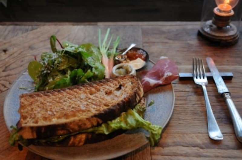 日替わりのホットサンド「BLT」