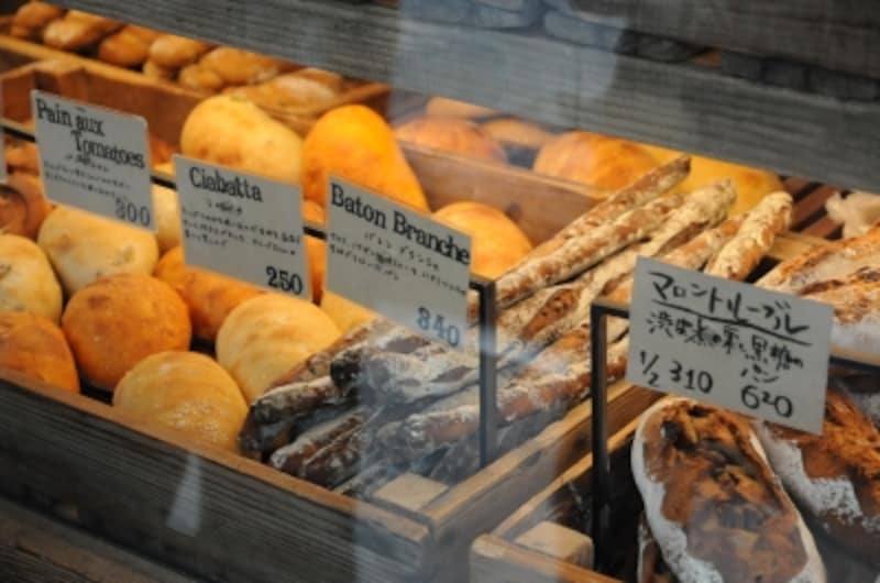 水分たっぷりのシャバタ、ナッツぎっしりのバトンブランシュ、そしてマロントルーブル