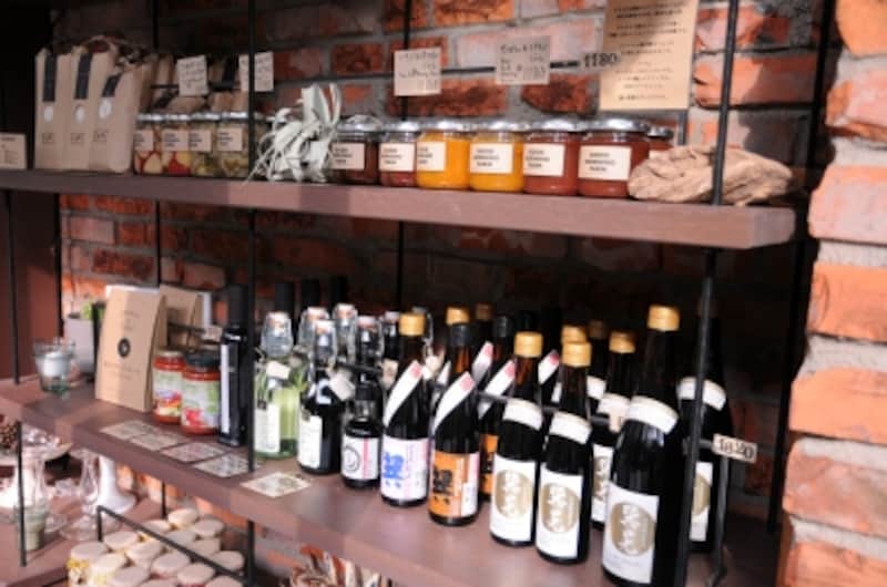 醤油やジャムやピクルス、グラノラなど、セレクトされた食品