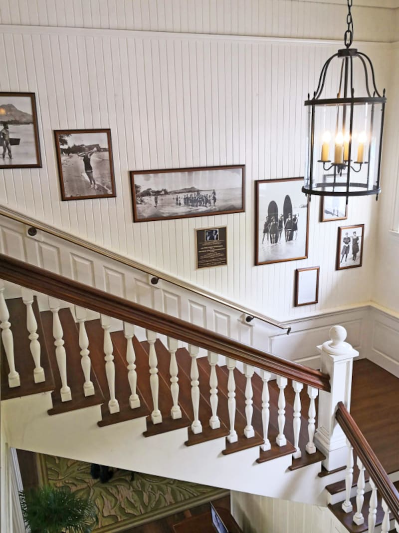 2階の歴史資料室へと続く階段