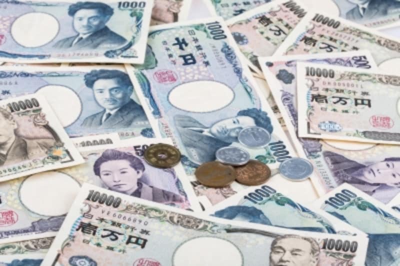 毎月1万円の貯金を続けると、10年後には120万円、20年後には240万円に