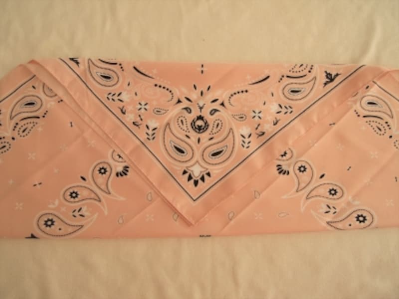 三角が出ないように気を付けつつ折る