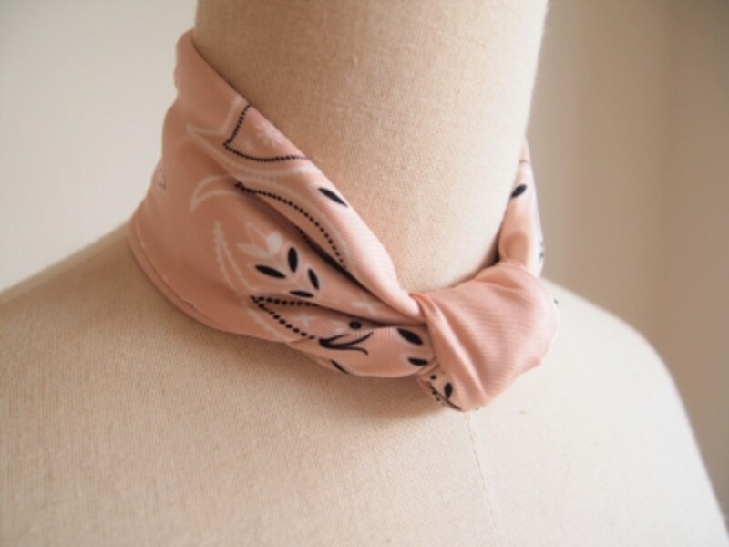 裾はクリーンな印象にしたい場合はイン、カジュアルでＯＫな場合はそのままで