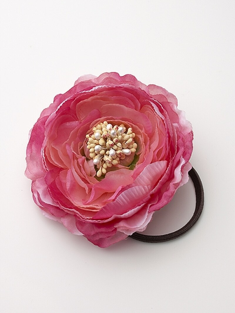 大ぶりで華やかなコサージュ
