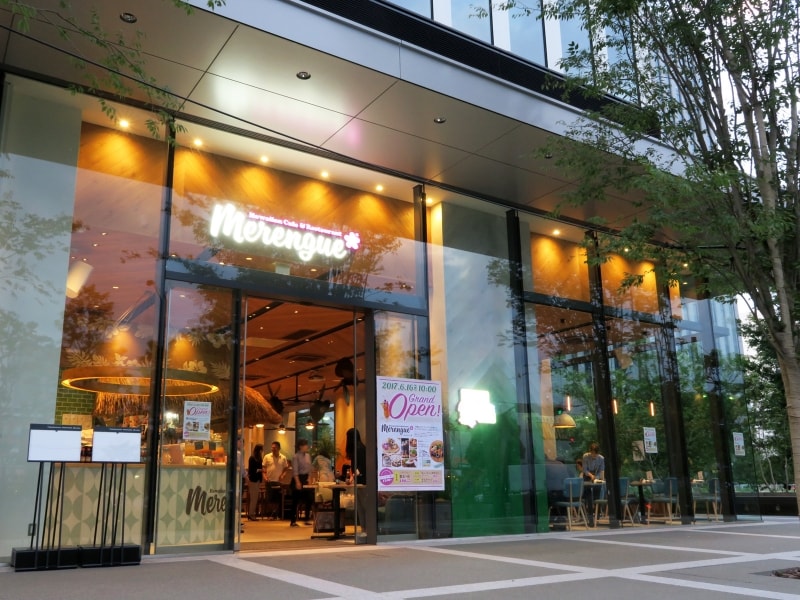 オフィス街にオープンした、ハワイアンカフェ「Merengue(メレンゲ)みなとみらい店」(2017年6月12日撮影)