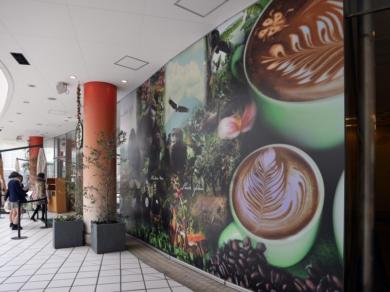 横浜ベイクォーター 3階メイン広場横にあります。店内60席のほか、テラス席も(2019年1月31日撮影)