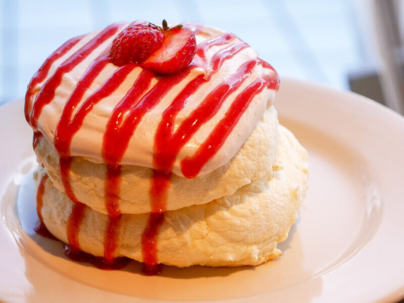 イチゴマスカスポーネパンケーキ(1390円)。オーダー後に焼き上げるので20分ほどかかります(2019年1月31日撮影)