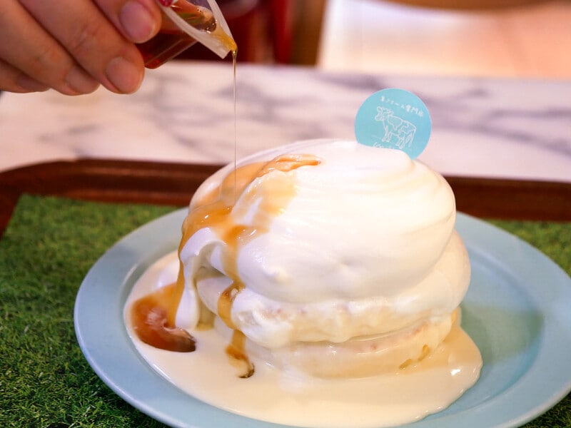 究極の生クリームのミルクパンケーキ(890円)