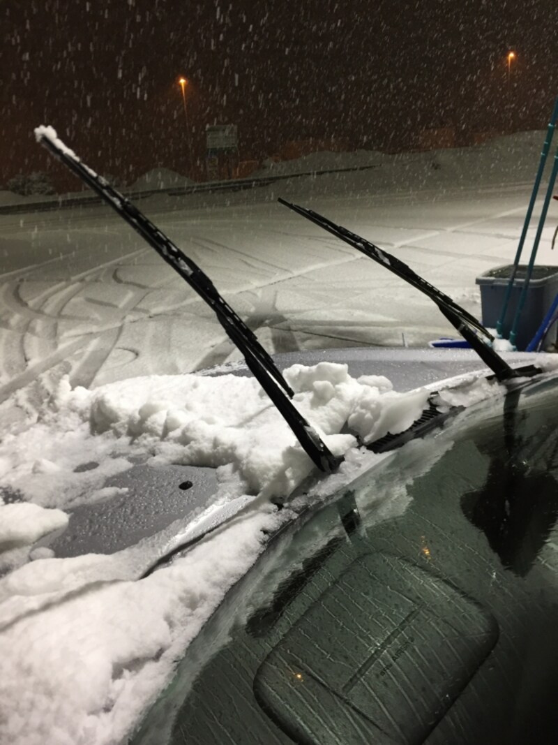 ワイパーは立てておく