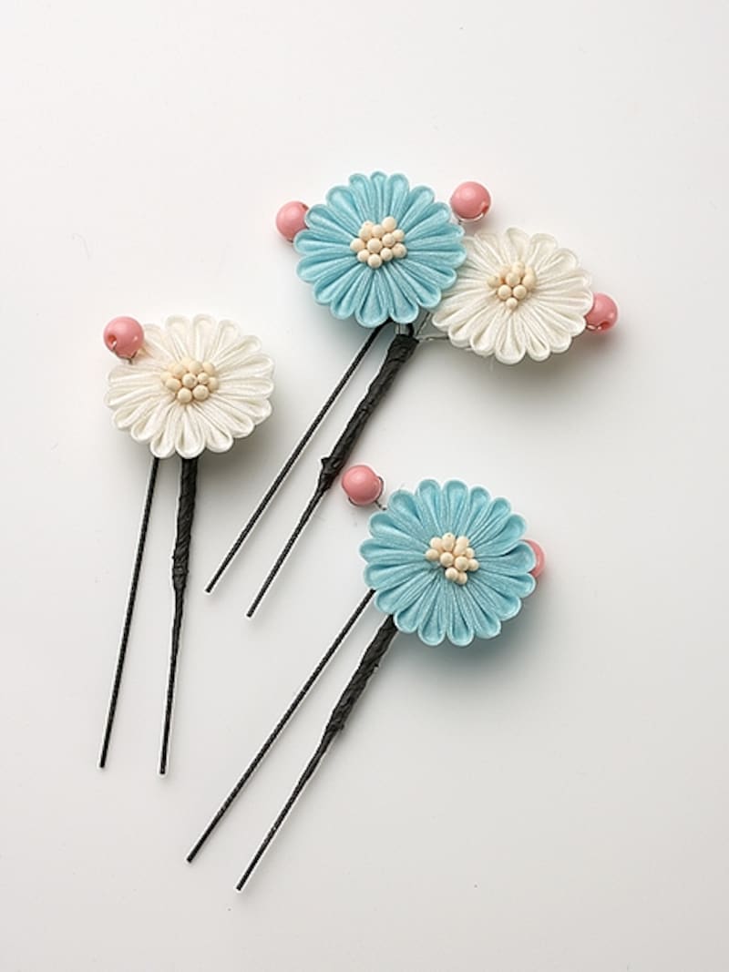 花ピンでかわいくヘアアレンジ！