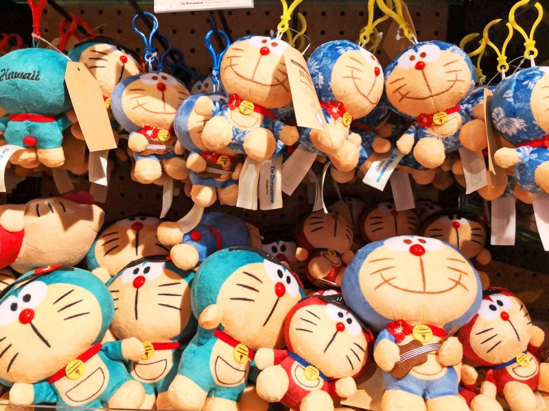 ハイビス柄の日焼けドラえもんも！（クリップ付きドラえもん13.99ドル）