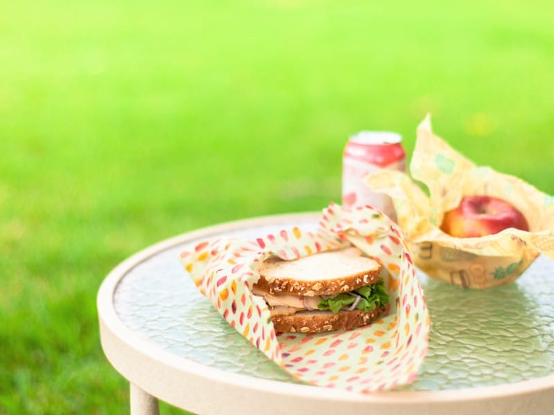 おにぎりやフルーツを直接包んでOK