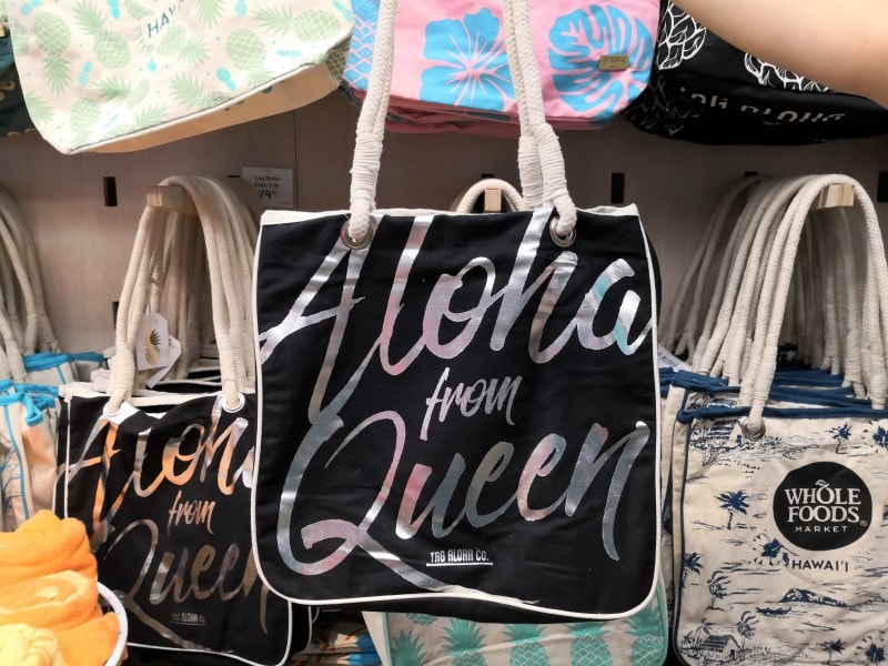 クイーン店限定のタグアロハコラボバッグ