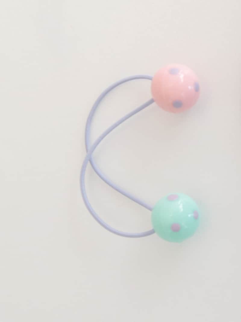 両端に玉の付いたアクセサリーゴム