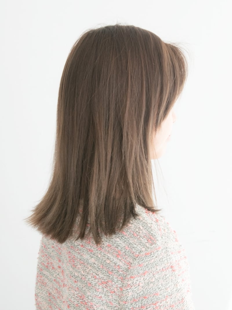 クセのないストレートセミロング