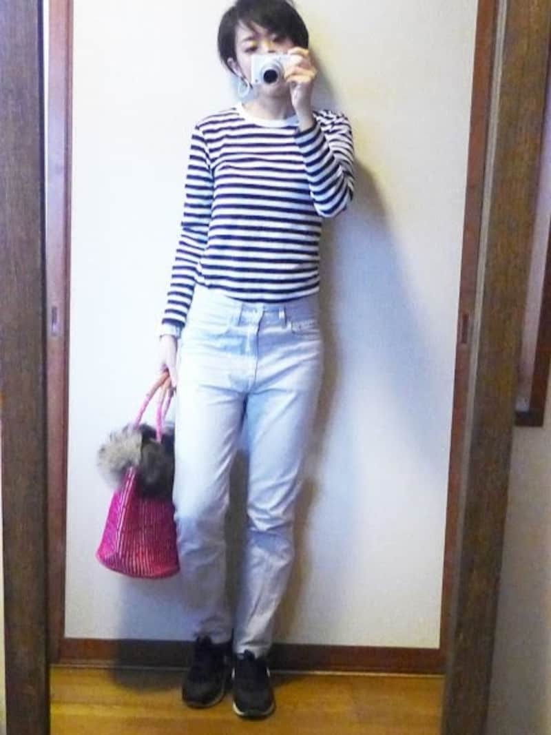 バッグで鮮やカラー1点差しコーデ