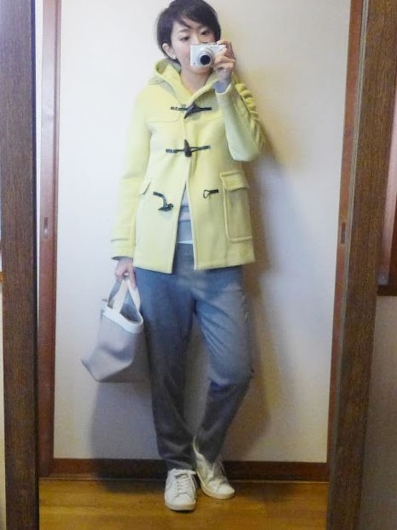 アウターで鮮やカラー1点差しコーデ