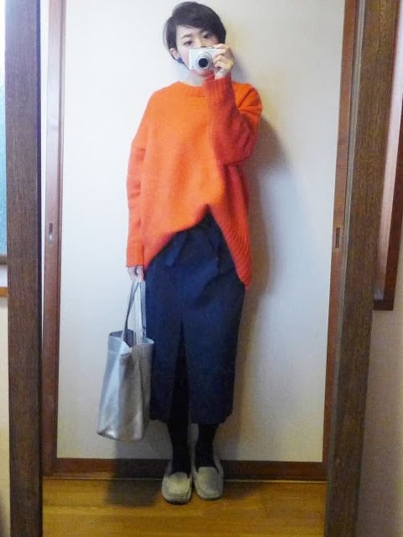 トップスで鮮やかラー1点差しコーデ