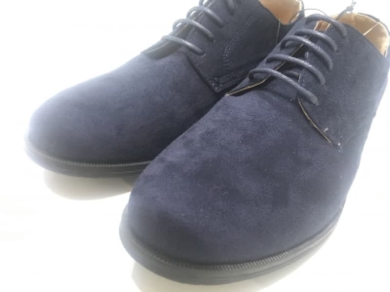 およそ2,000円のスエード風。合皮ではあるもの起毛感があるため、合皮独特の安っぽさがわかりづらい！