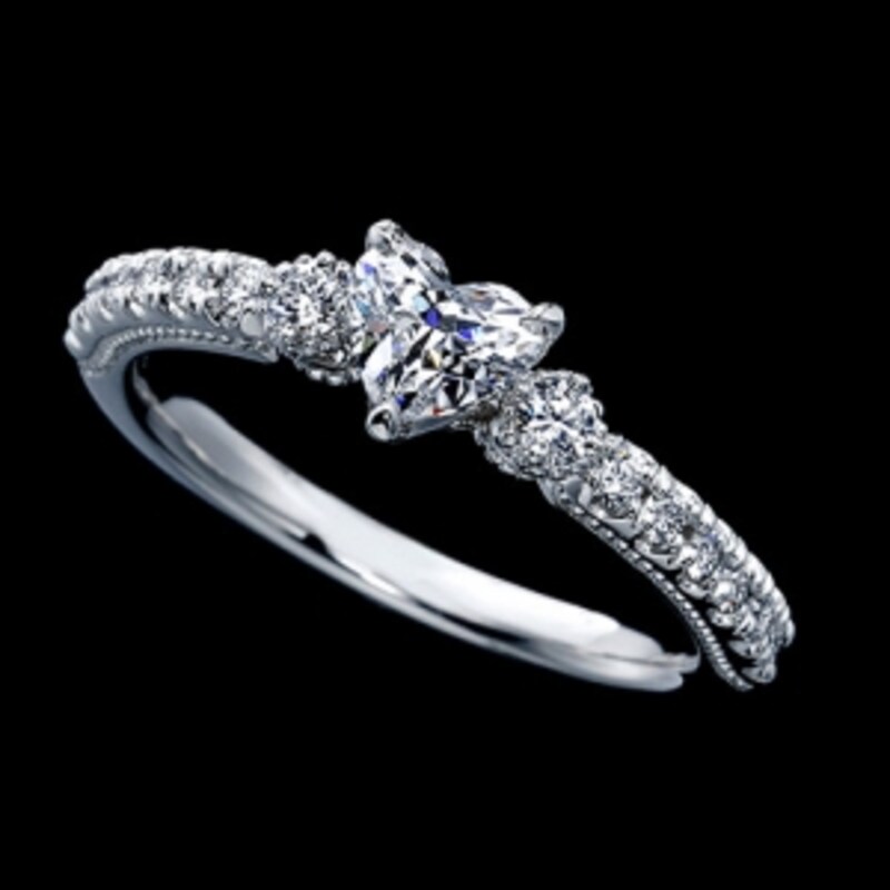 希少なファンシーカットの婚約指輪が揃うBeau Chateauシリーズ。Beau Chateau HEART(画像:エクセルコ ダイヤモンド)