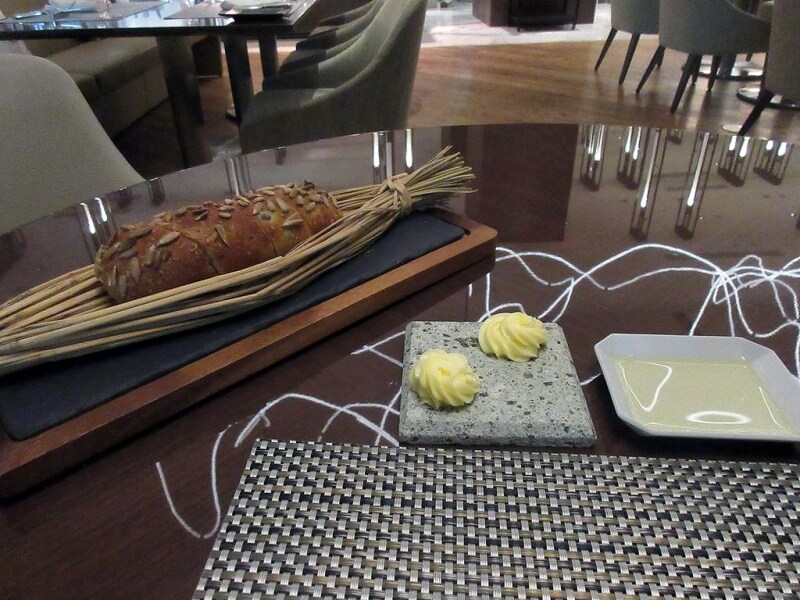 グリロジー バー＆グリルのパン