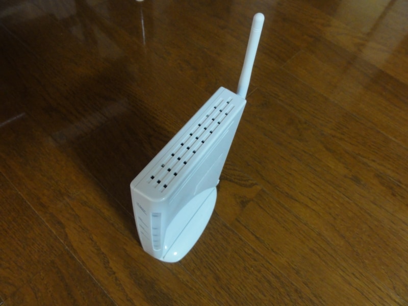 古い無線ＬＡＮルータundefined機種名は敢て隠してある。