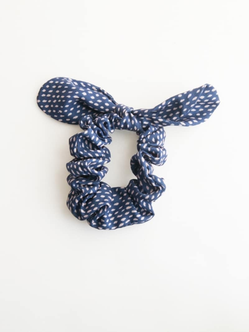 リボン結びになったシュシュ（スタッフ私物）