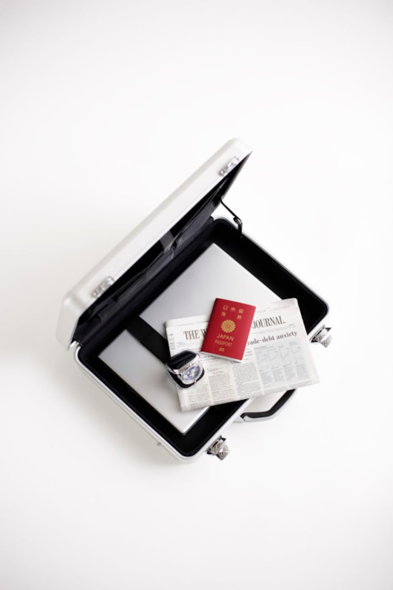 防水性がありこじあけられにくいフレームタイプのスーツケース