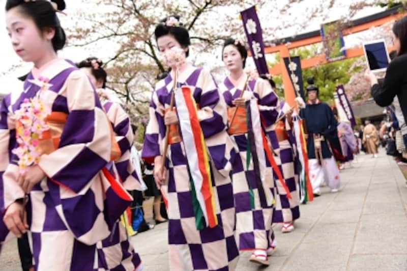 毎年4月10日に催される平野神社の「桜花祭」(2016年4月10日撮影)