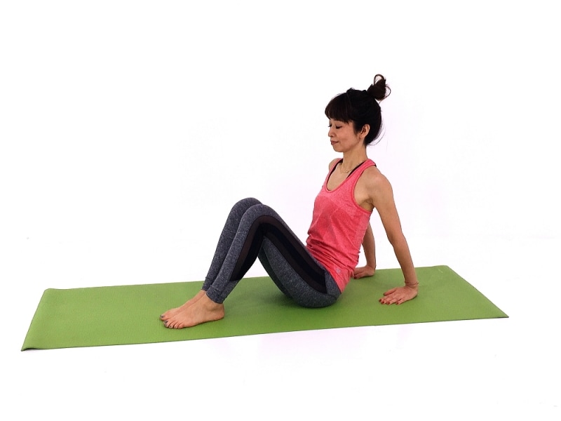 フラットアブスエクサ1undefinedお腹を腰に引き寄せ腹筋、背筋で骨盤をはさみこむイメージで美姿勢キープ