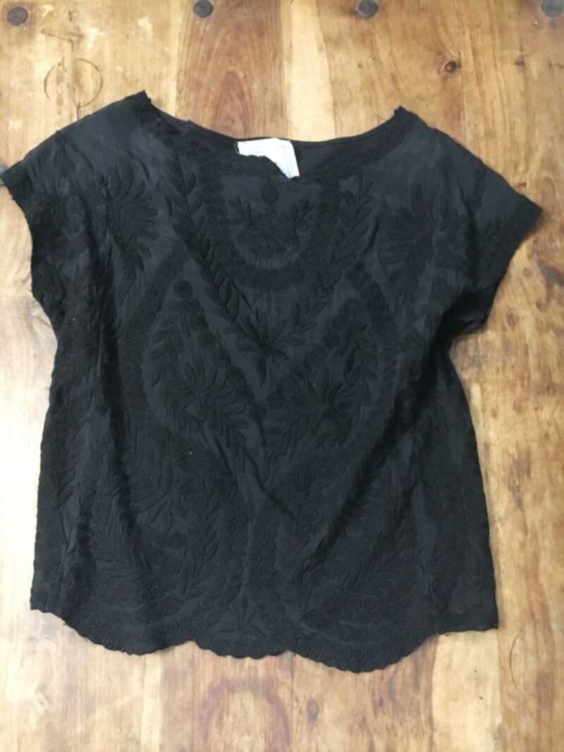 刺繍ブラウス