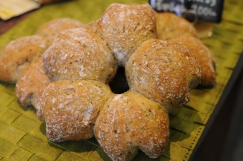 リュスティックに桜の花と葉の塩漬けを入れた「桜」